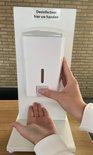 Desinfectiezuil tafelmodel met dispenser.